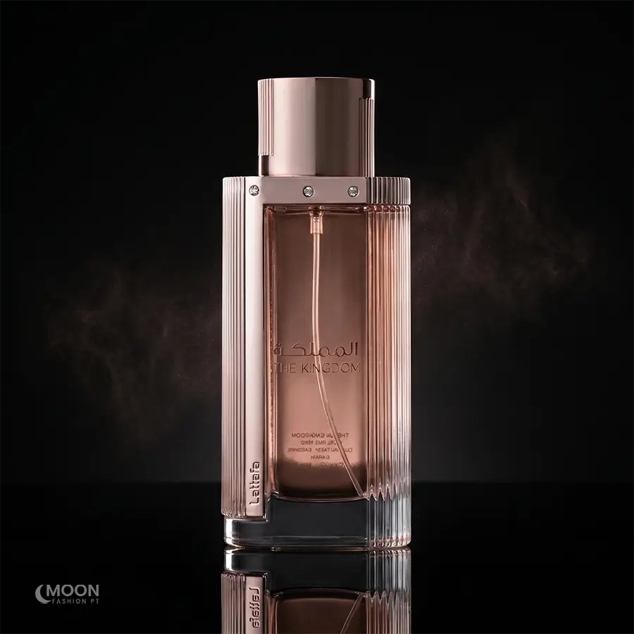 Sophisticated 3.4oz spray bottle of Lattafa Kingdom Women, an elegant fragrance for the modern woman.