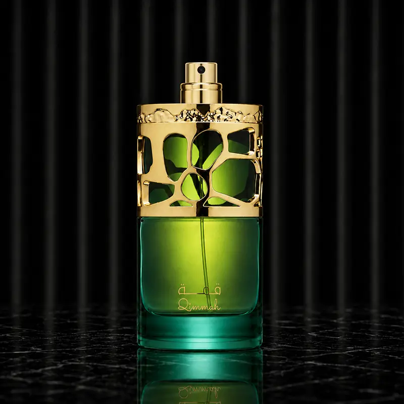Spray nozzle and gold cap detail on the green Qimmah For Women bottle