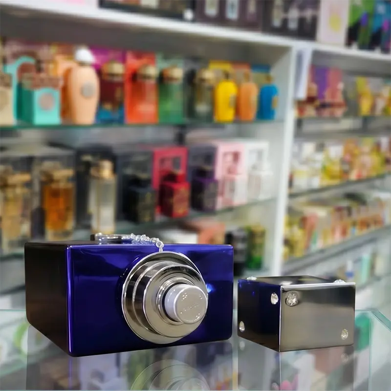 Exquisite silver cap detail of Armaf Club de Nuit Iconic parfum, a premium European addition.